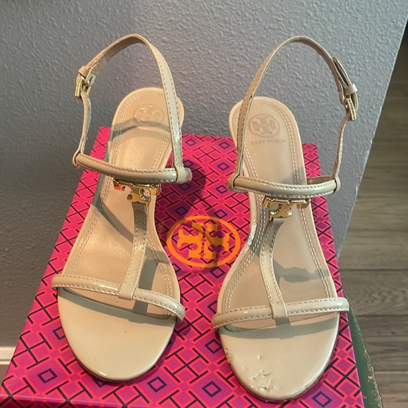 Tory Burch patent saffiano tan sandal size 8.5 - Picture 2 of 7